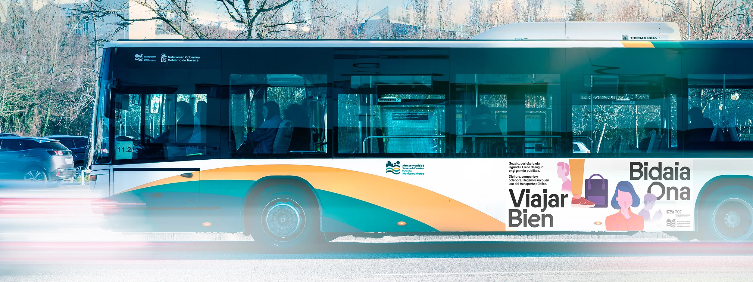 Autobús con la campaña Viajar Bien